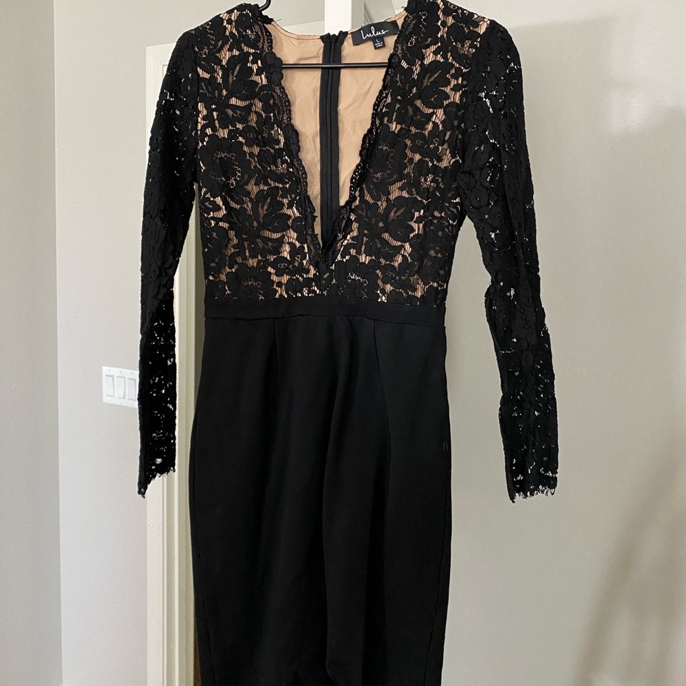Lulu’s size medium v neck lace mini dress